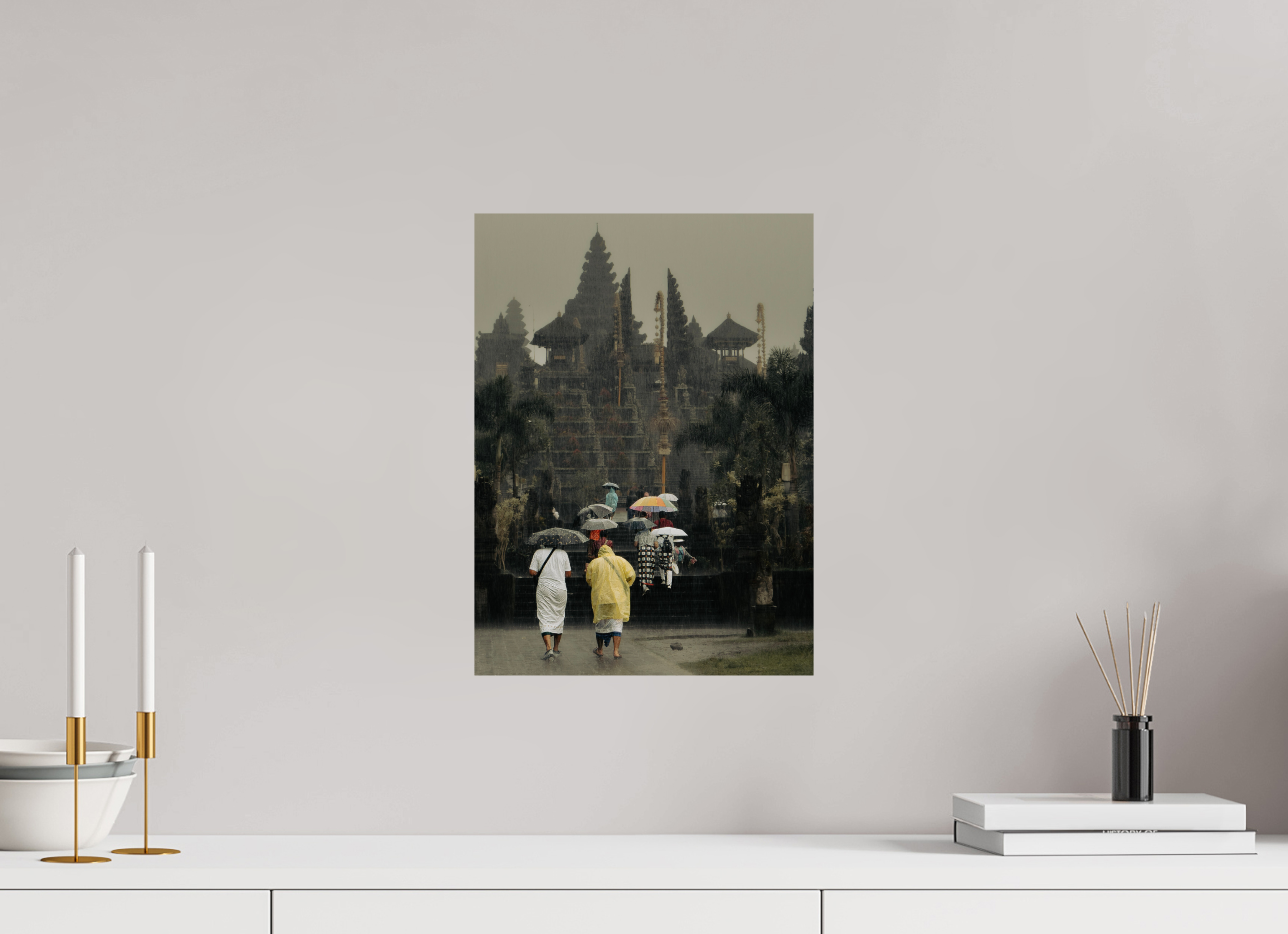 A rainy walk to the ceremony