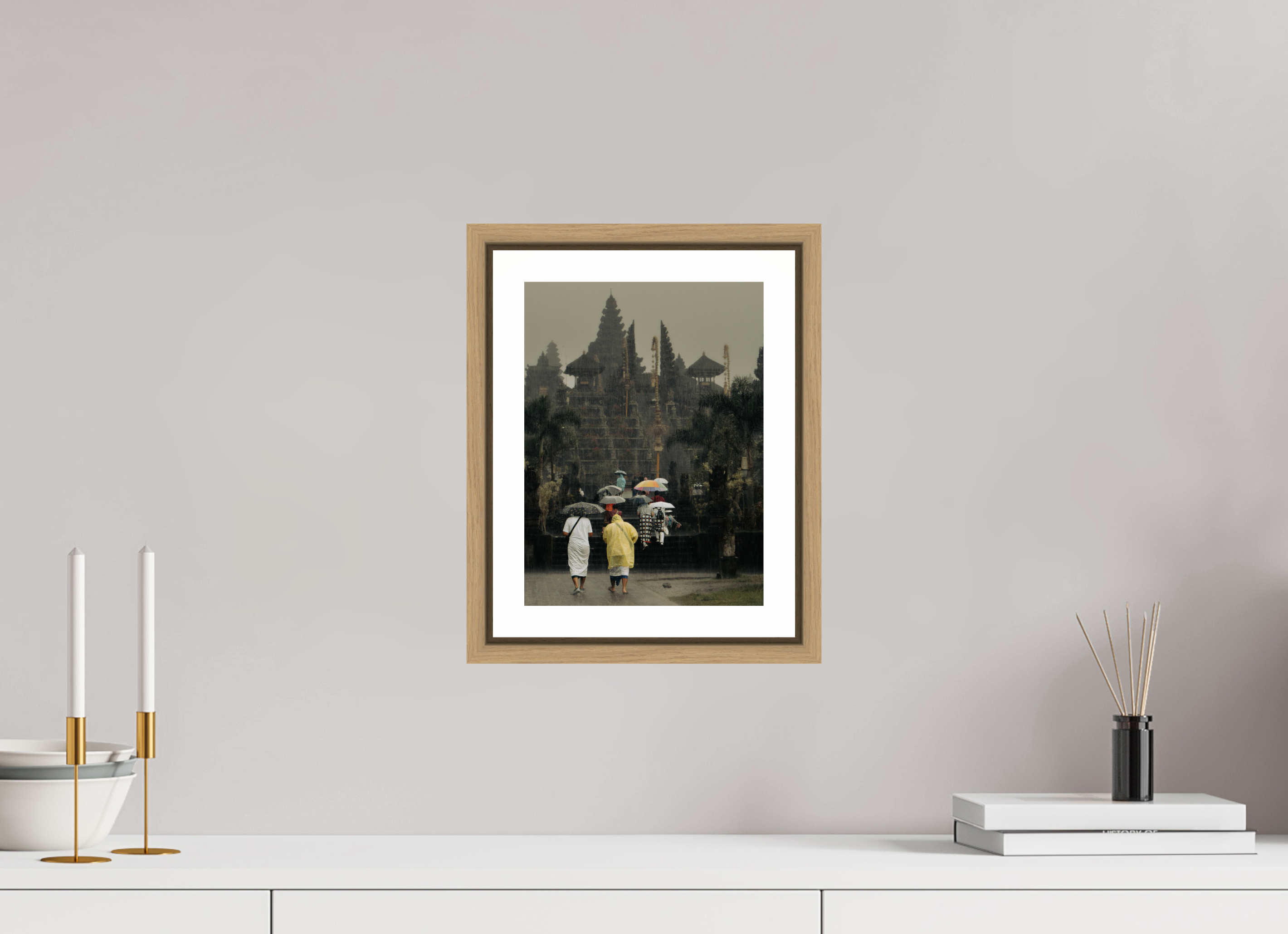 A rainy walk to the ceremony