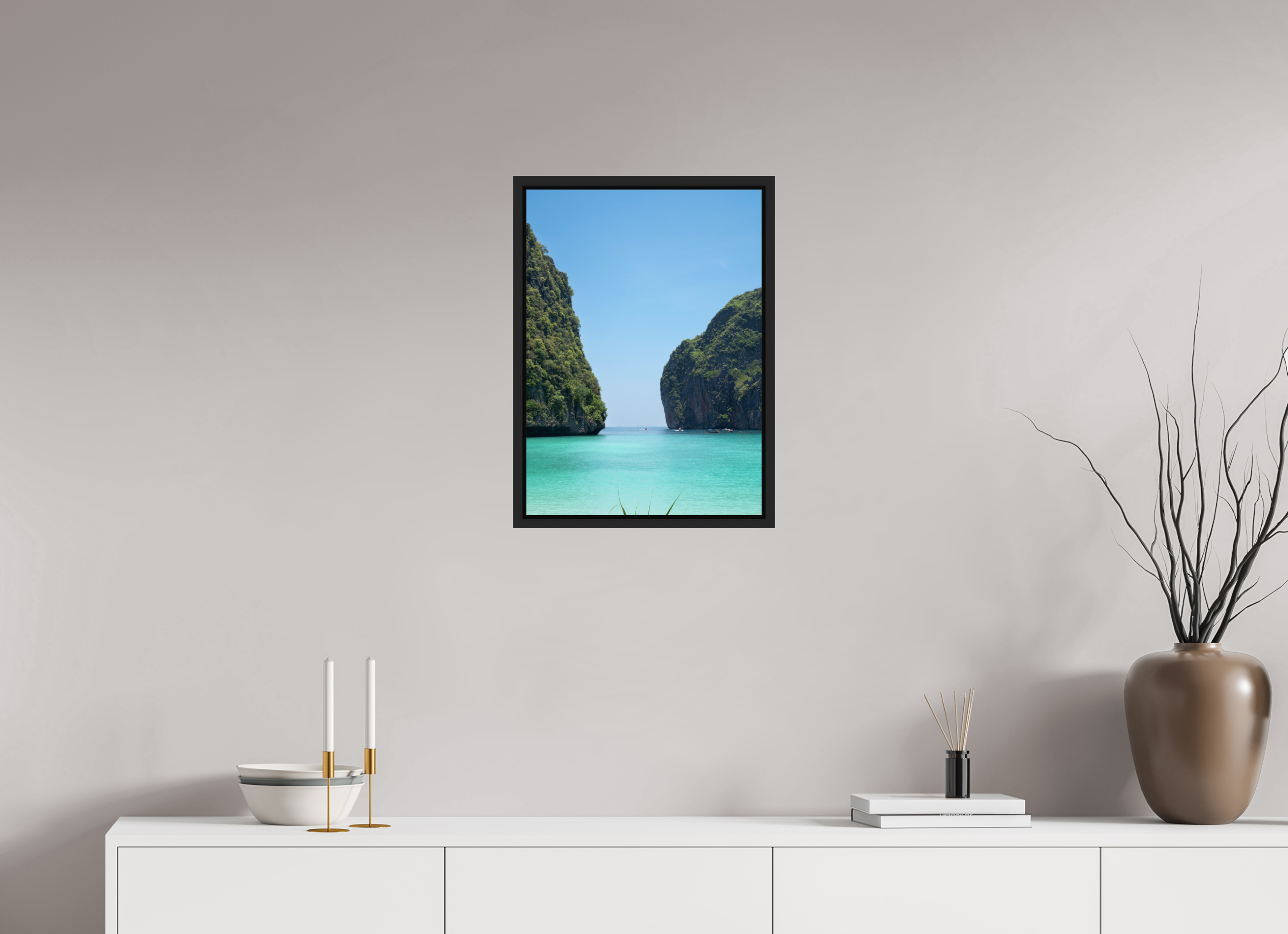 40 x 55,3 cm, Framed black matte fullbleed Maya Bay