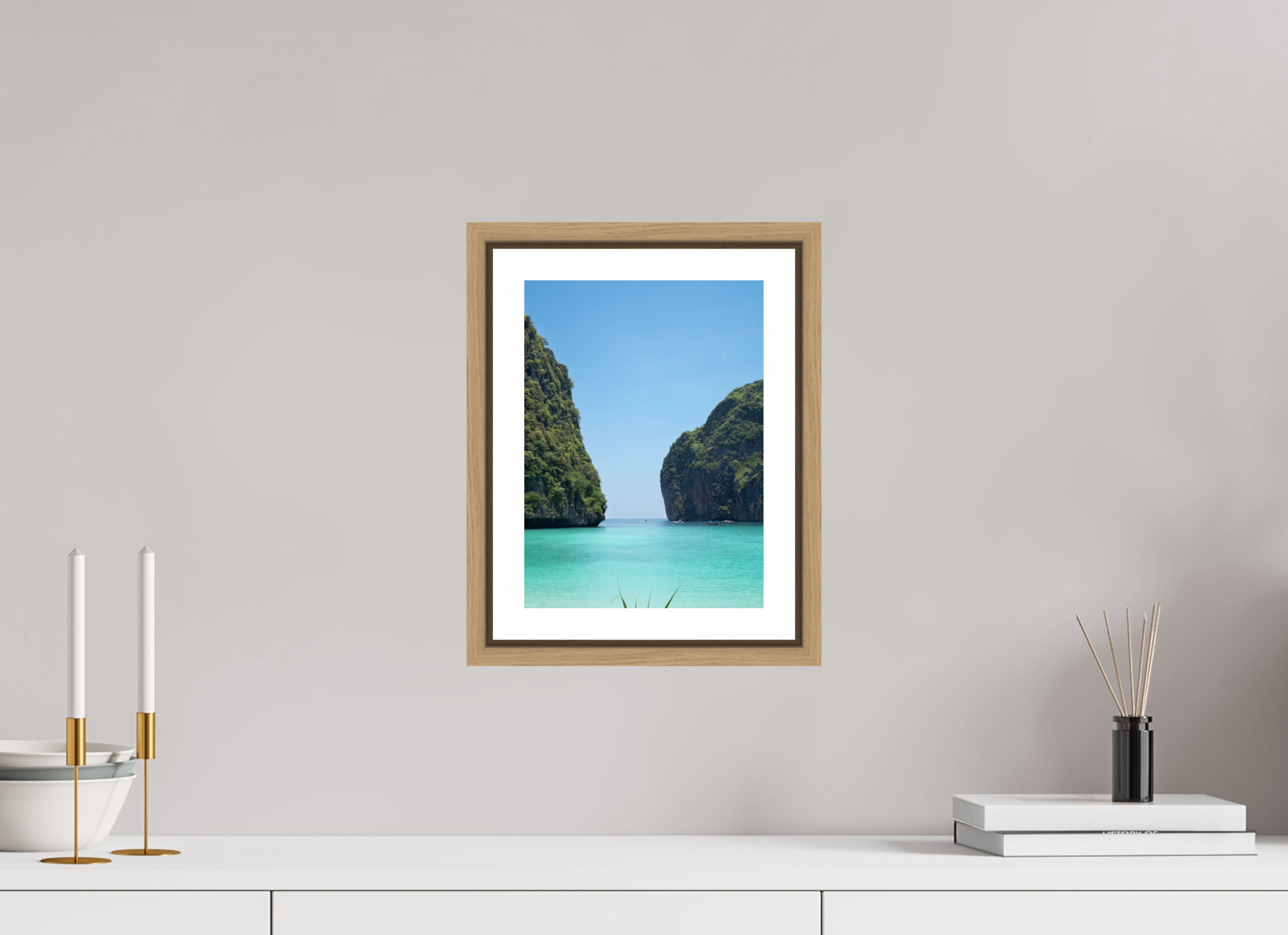 20 x 27,6 cm, Framed natural oak with border Maya Bay