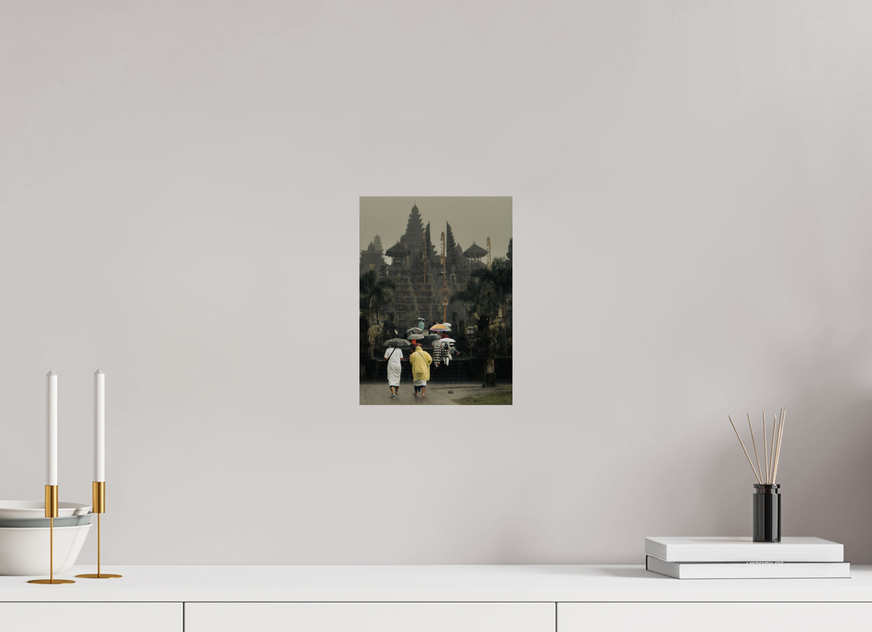 A rainy walk to the ceremony