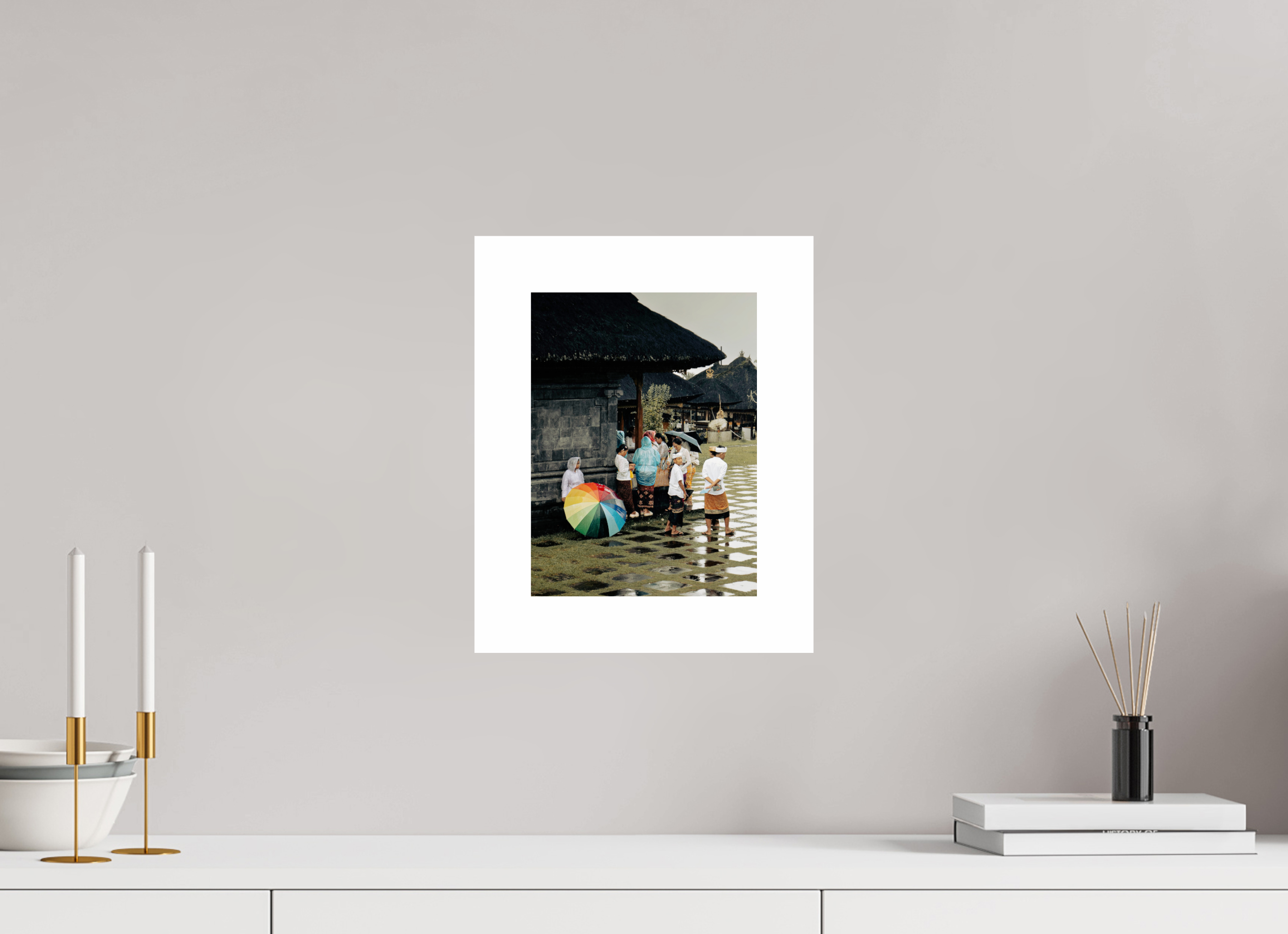 20 x 26,9 cm, Fuji Crystal DP II 5cm white border Waiting out the rain at ceremony