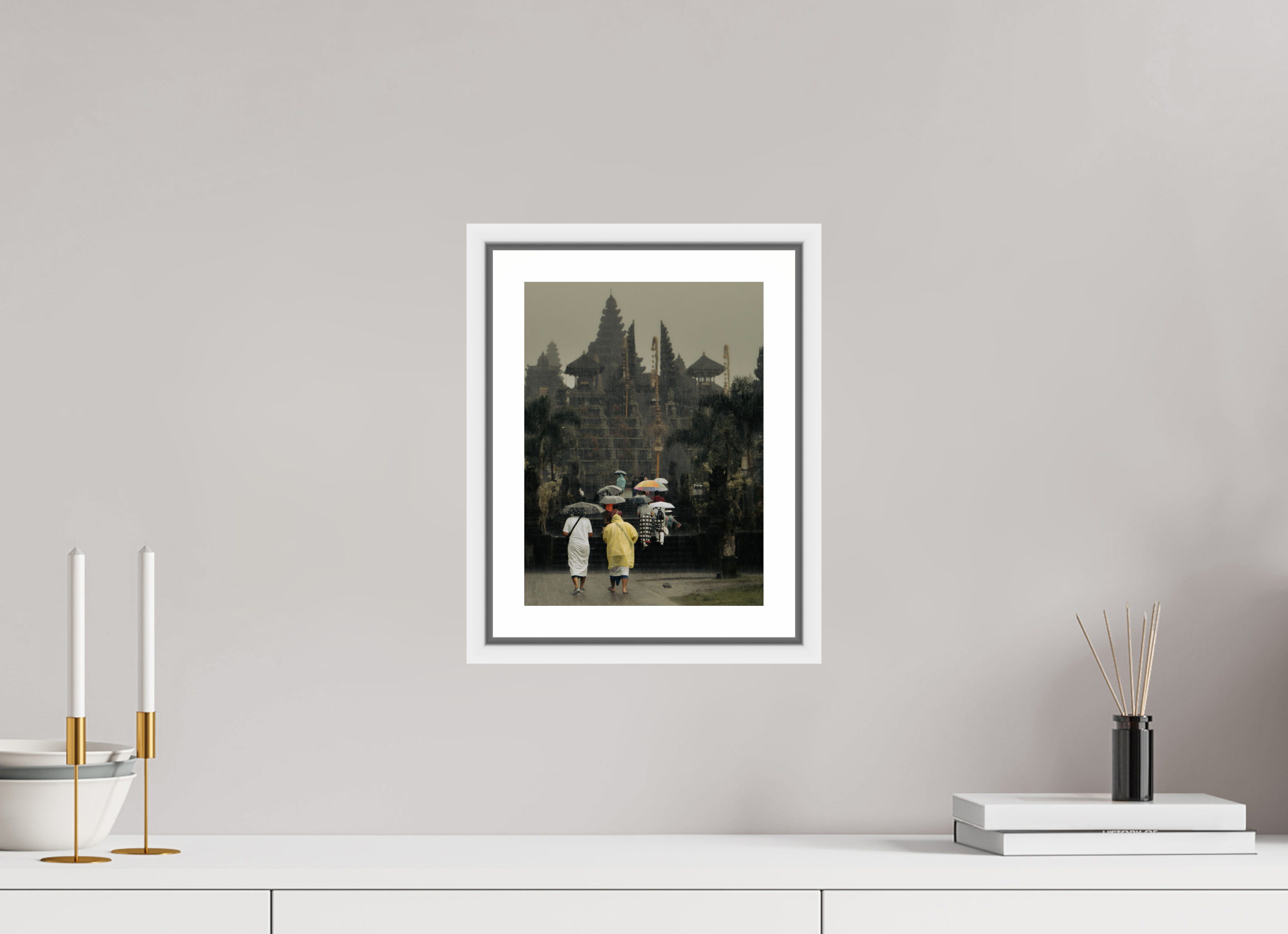 A rainy walk to the ceremony