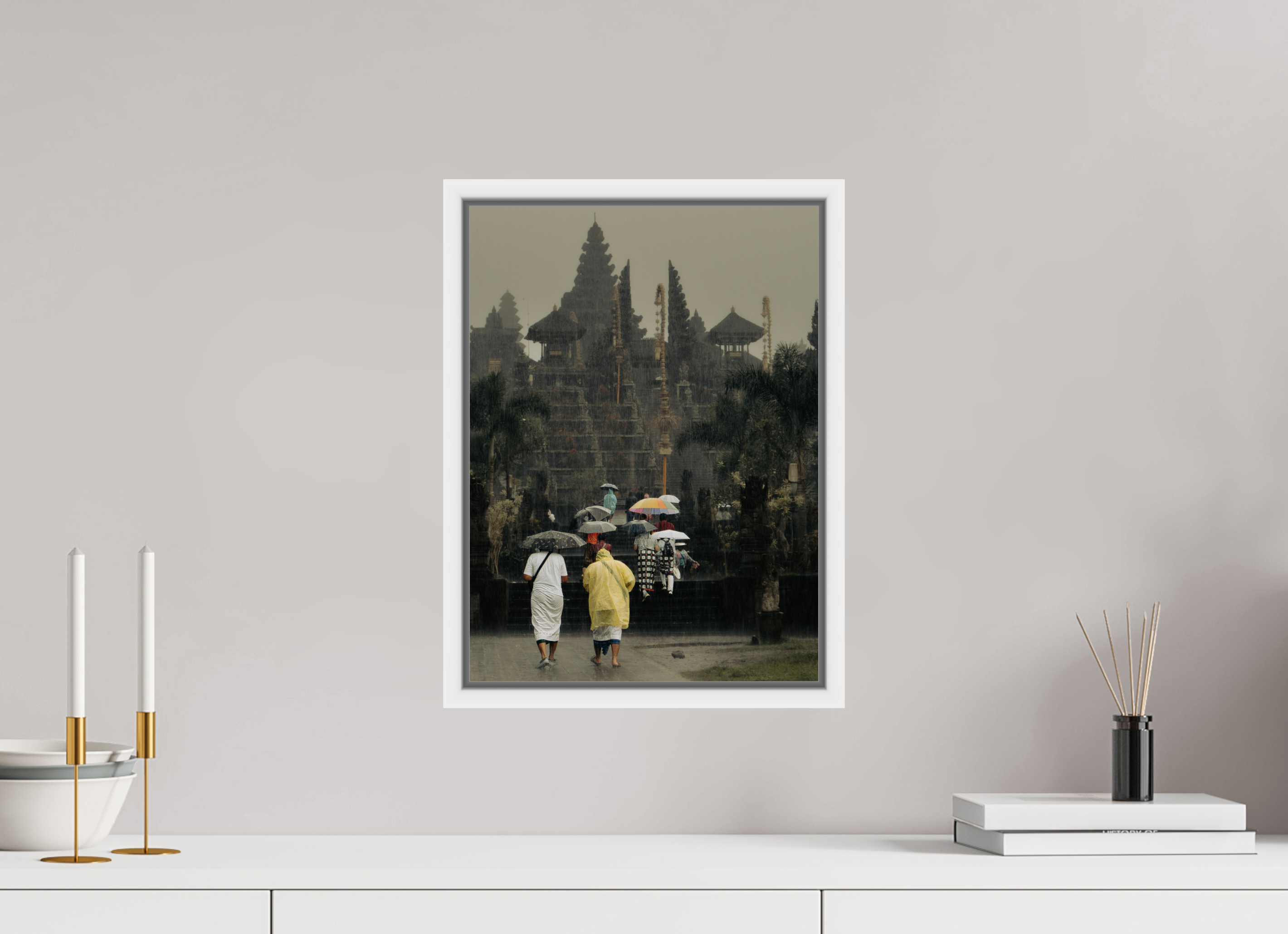 A rainy walk to the ceremony