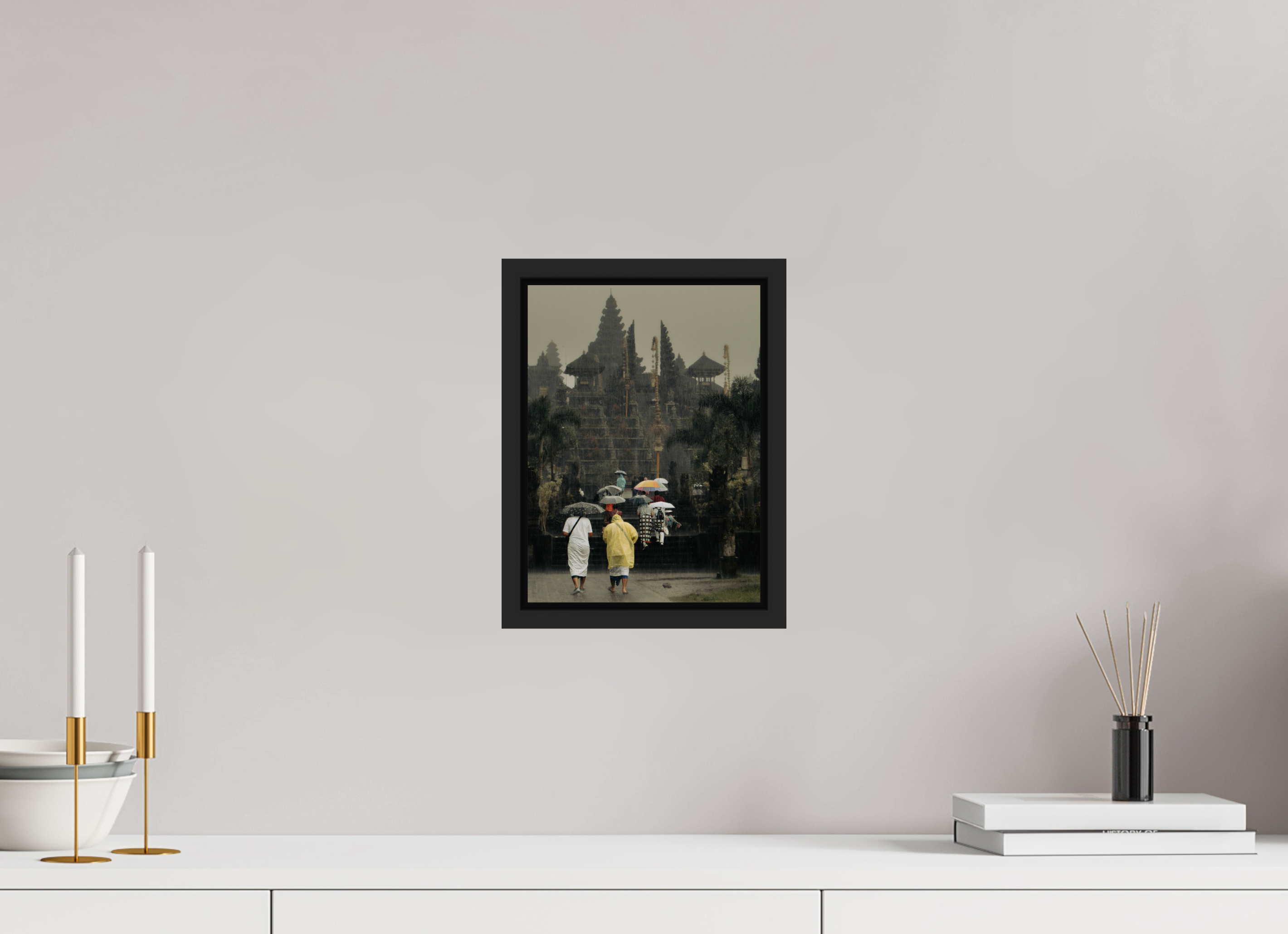 A rainy walk to the ceremony