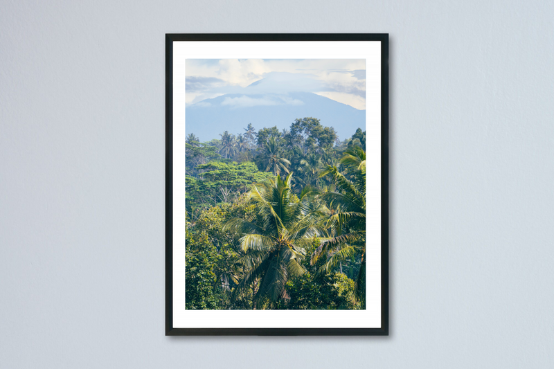 Main image Onlooking the mountains